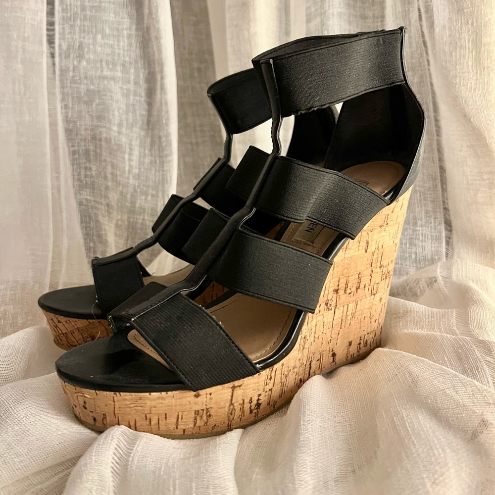 Steve Madden "Salinah" Black Strappy Wedge Women's Sandals Size 8.5